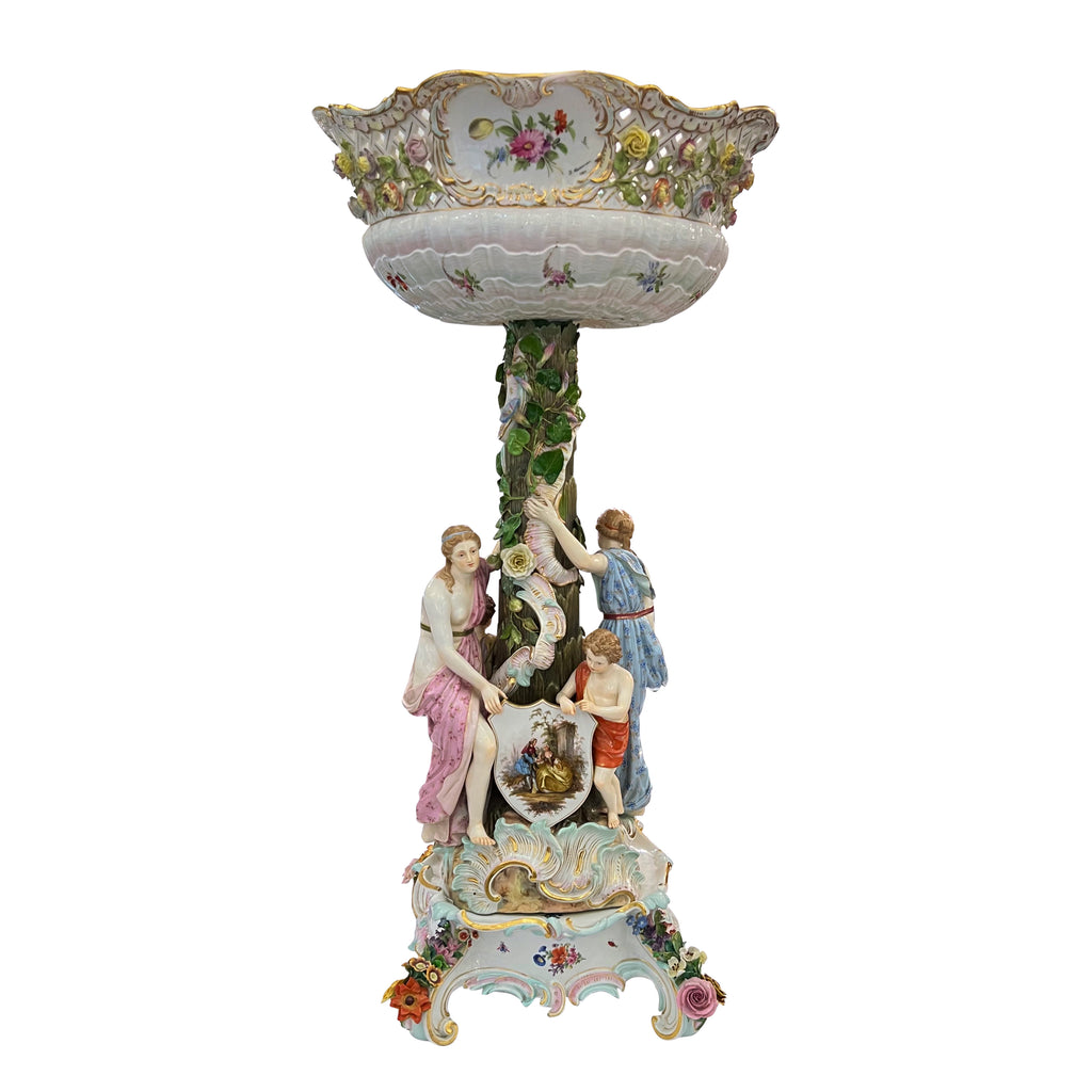 A LARGE ANTIQUE MEISSEN PORCELAIN TABLE CENTERPIECE ON BASE