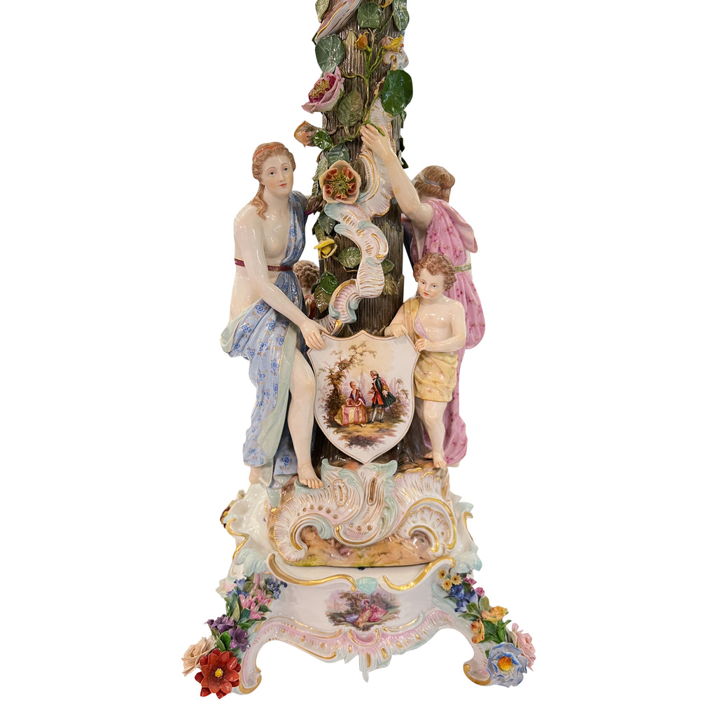 A LARGE ANTIQUE MEISSEN PORCELAIN TABLE CENTERPIECE ON BASE